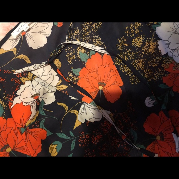 WYLDR Cold Shoulder Floral Tie Neck Top - Donated - Picture 7 of 8